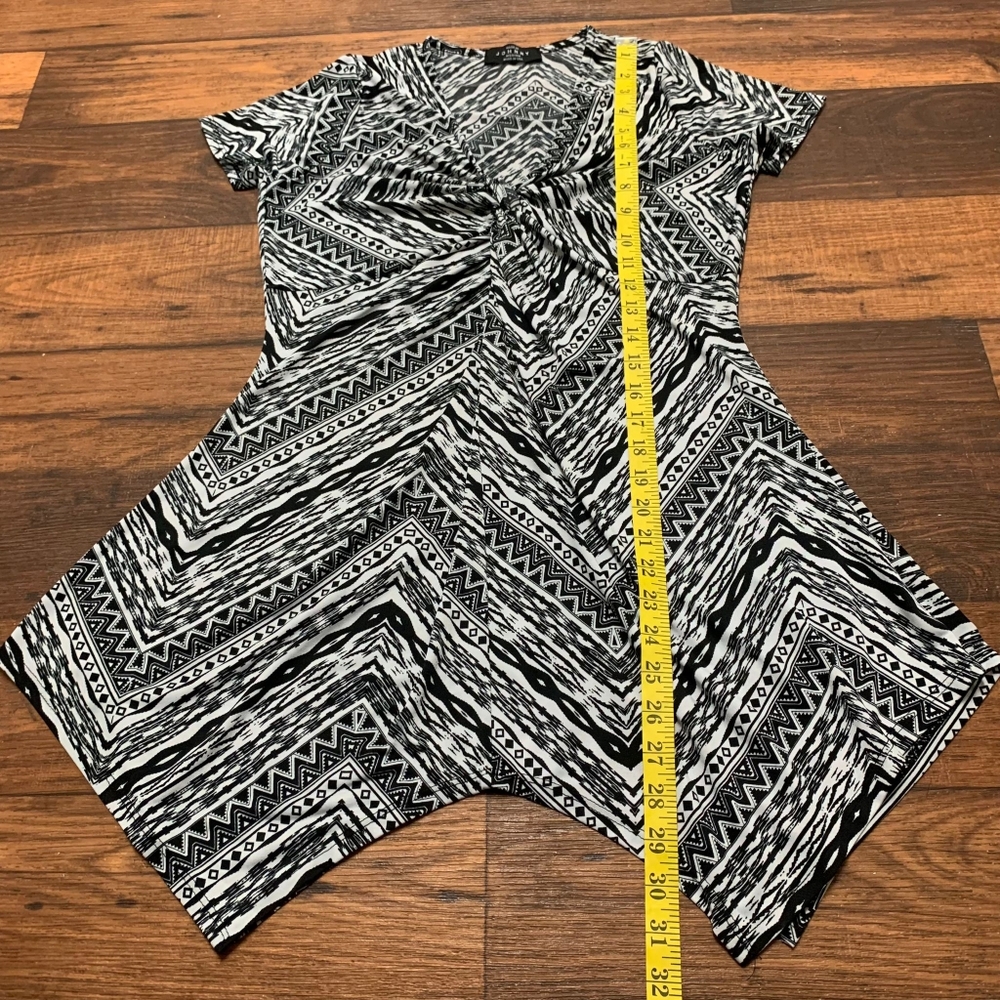 MADE BY JOHNNY Size M Black White Dress Cocktail Stretch V-Neck Form Flattering - Picture 8 of 9